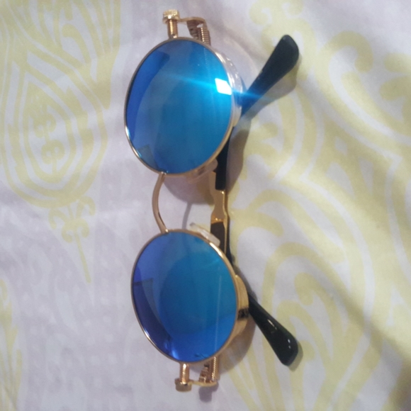 Sunglasses - Picture 3 of 11